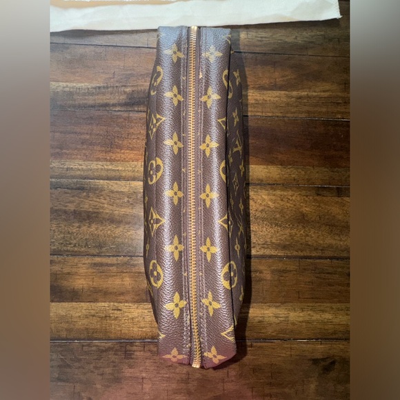 Louis Vuitton Toiletry Bag. Good condition. - Picture 8 of 8